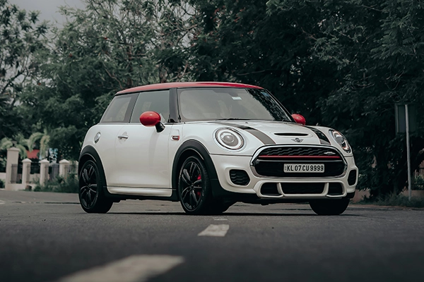 White mini cooper